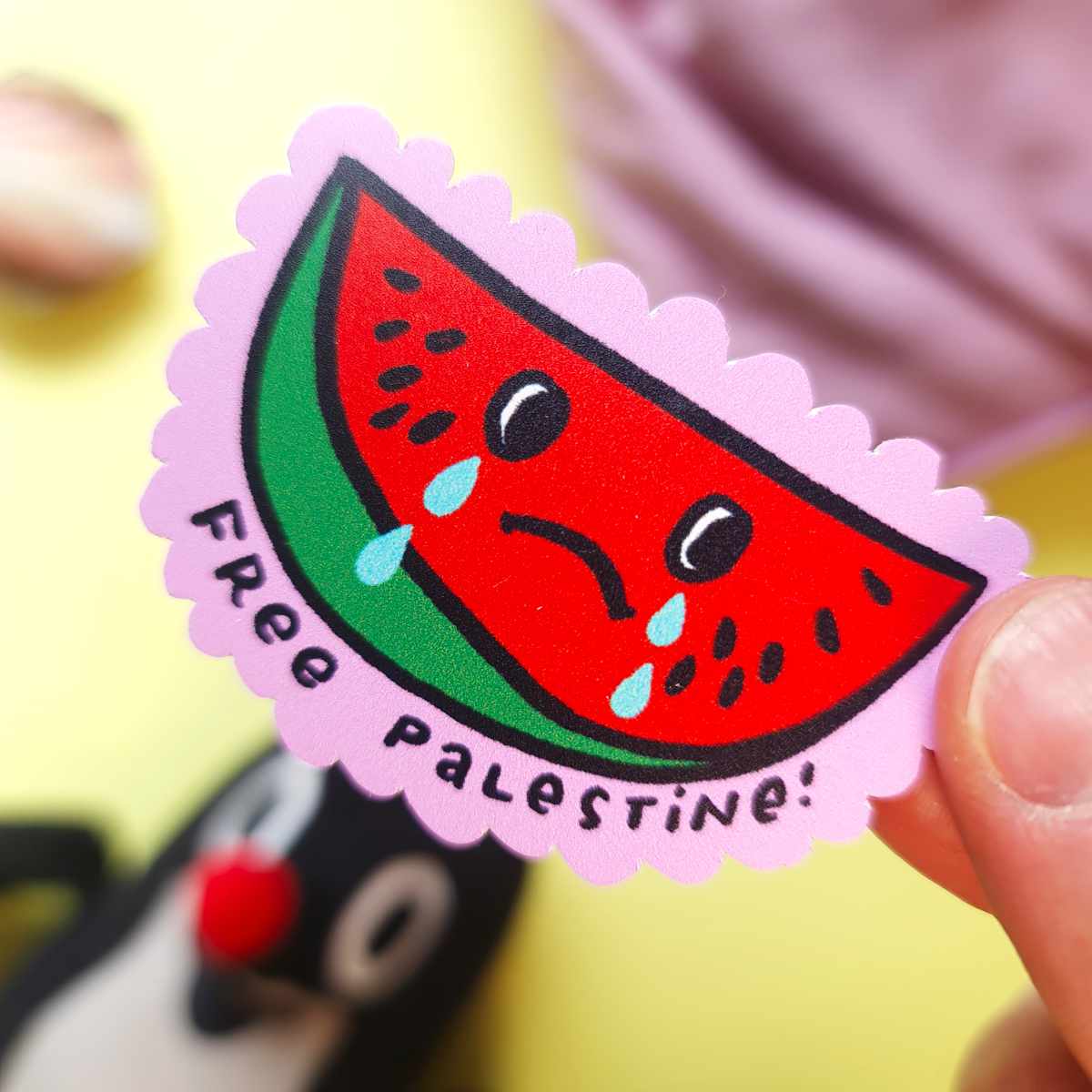 Itkevä meloni, tekstinä Free Palestine