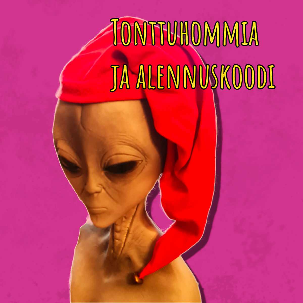 Allu päässään tonttuhattu katsoo alaviistoon. Teksti Tonttuhommia ja alennuskoodi